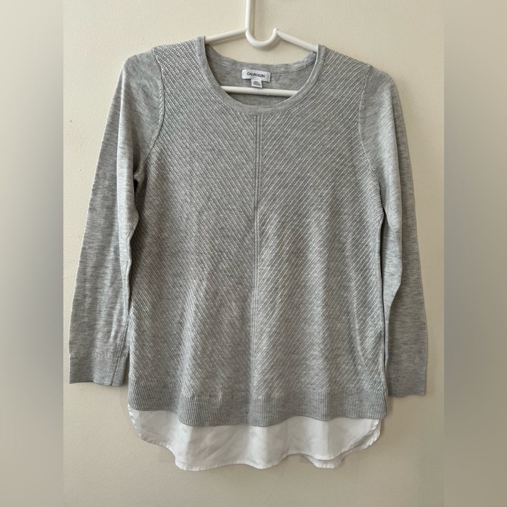 Calving Klein Women’s Layered Look Knit Sweater Size Medium  Color Grey/White